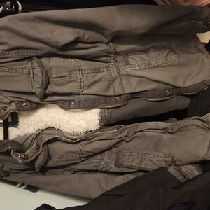 White Utility Jacket with Rugged Style